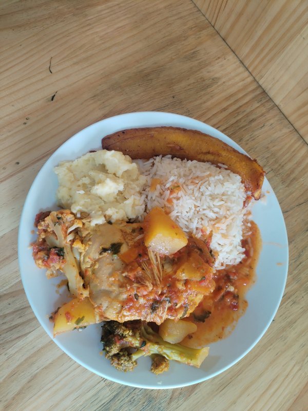 MenÃº pollo guisado c/vegetales